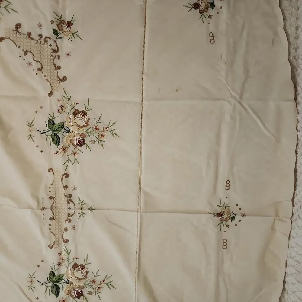 Unbranded embroidered oval